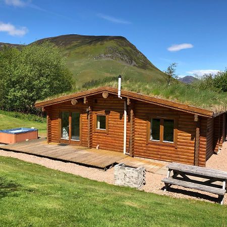 Glenbeag Mountain Lodges Spittal of Glenshee Exterior photo