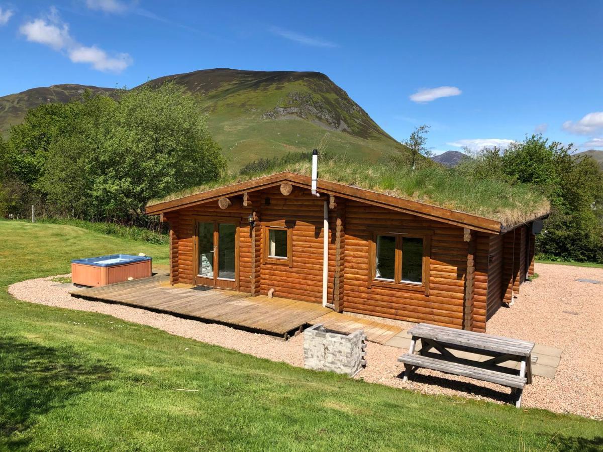 Glenbeag Mountain Lodges Spittal of Glenshee Exterior photo