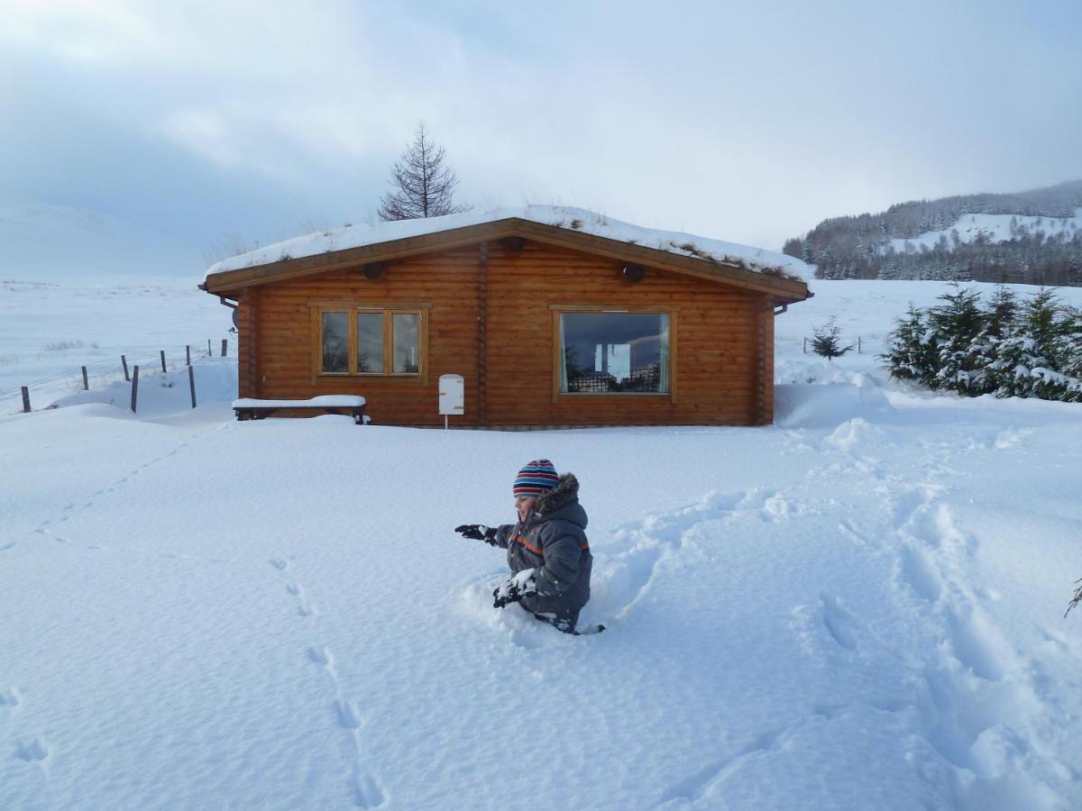 Glenbeag Mountain Lodges Spittal of Glenshee Exterior photo